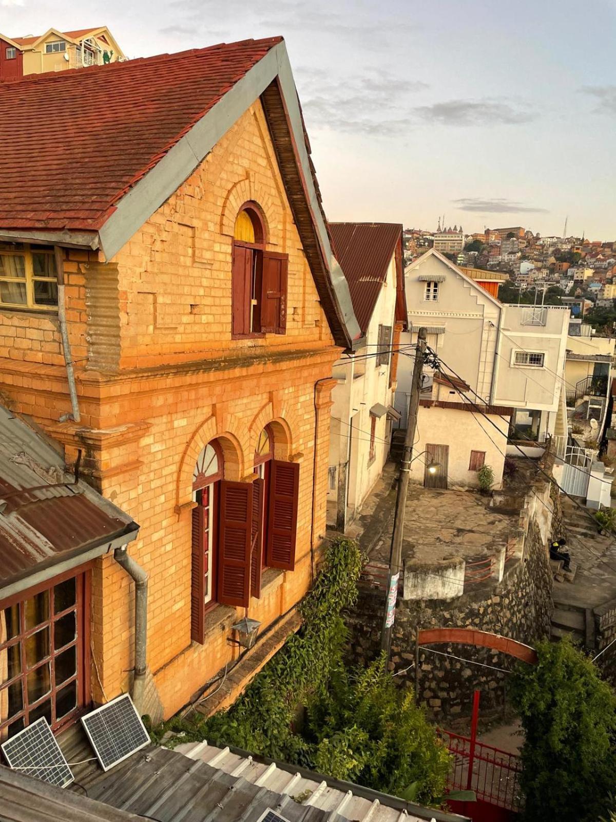Le Karthala Chambres D'Hotes アンタナナリボ エクステリア 写真